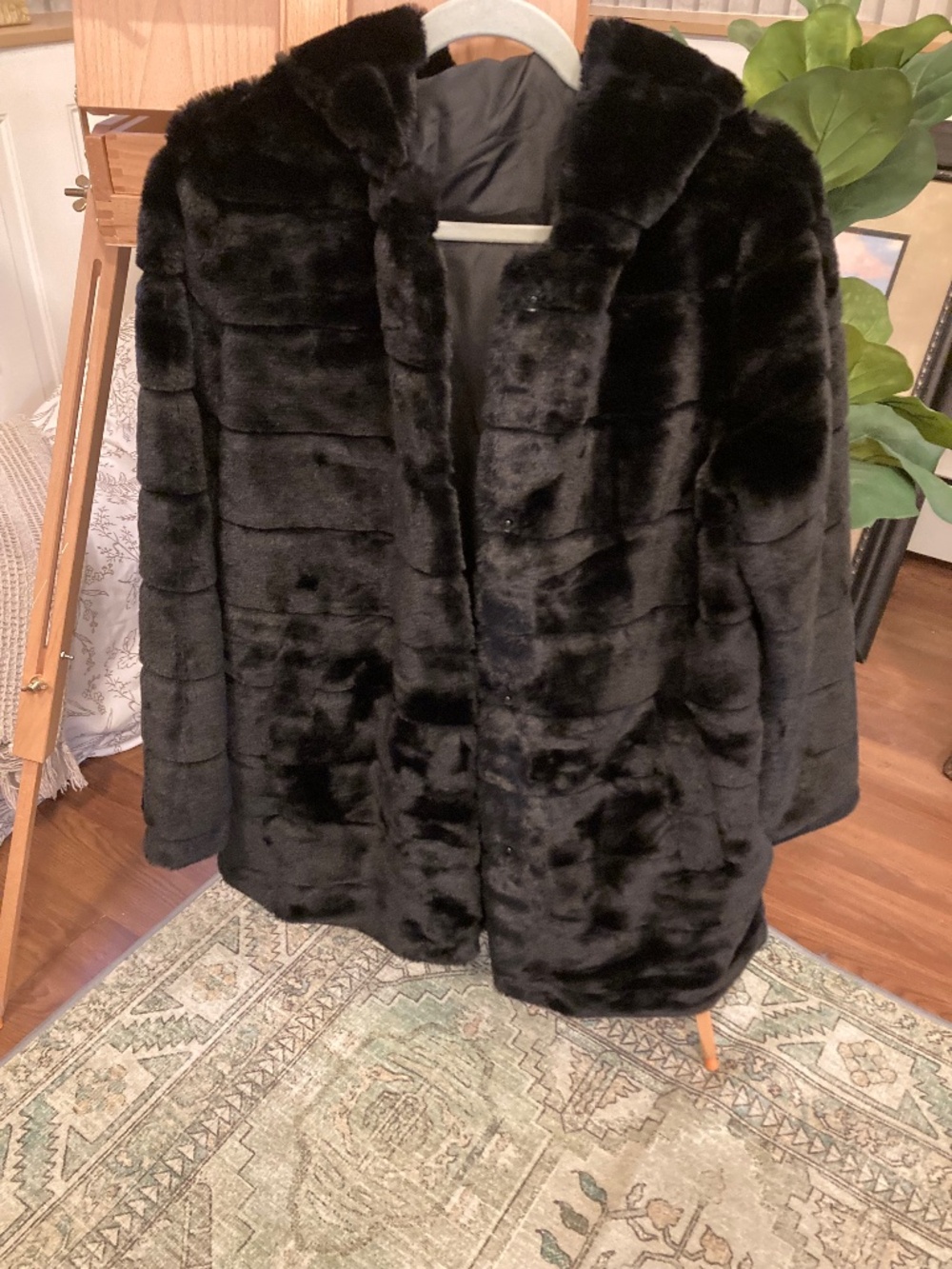 NWOT Faux Fur Women’s Medium Coat